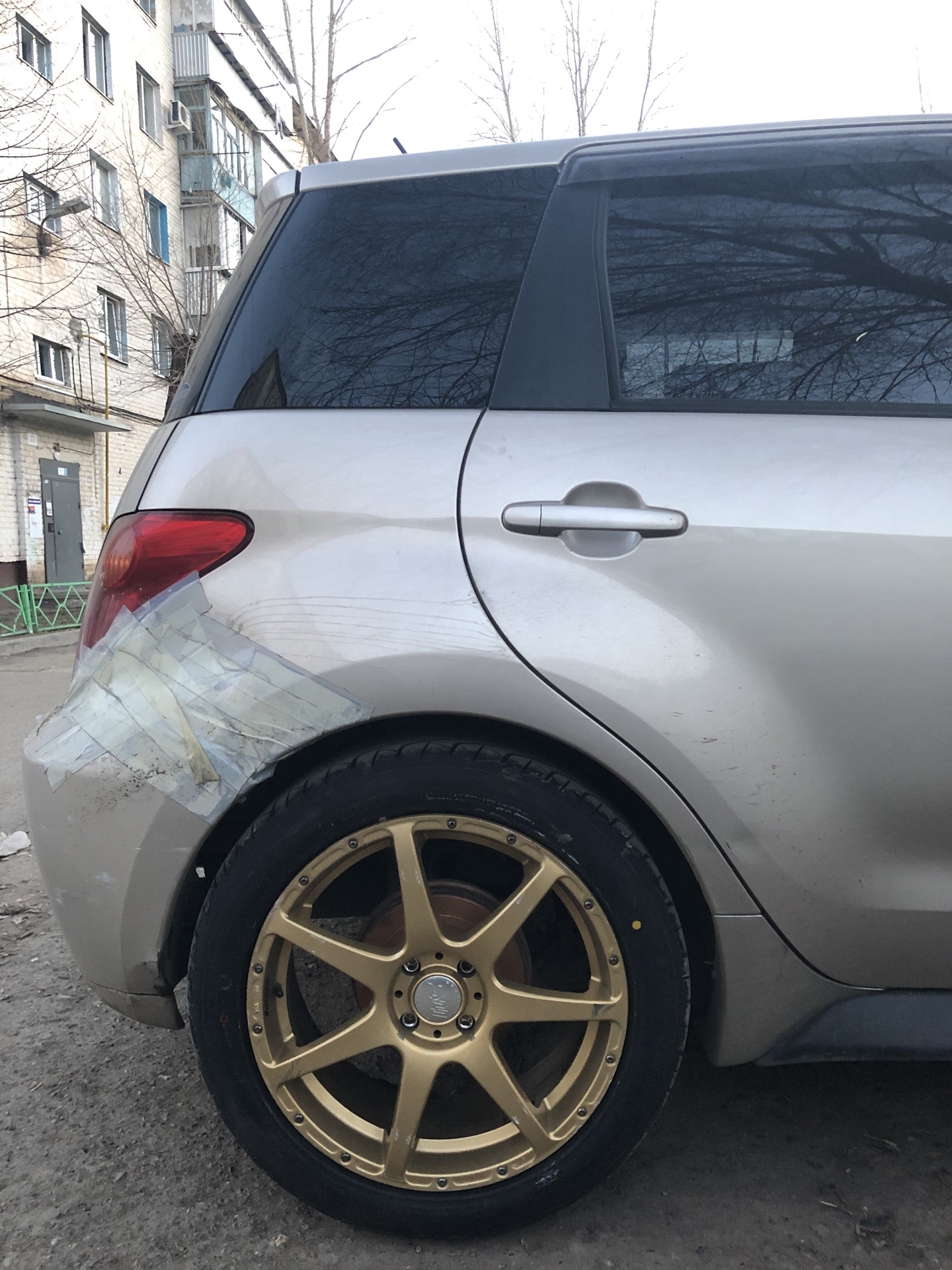 Диски toyota ist 2. Тойота ист на дисках r16. Ист шины. Ист шины. Ист шины.