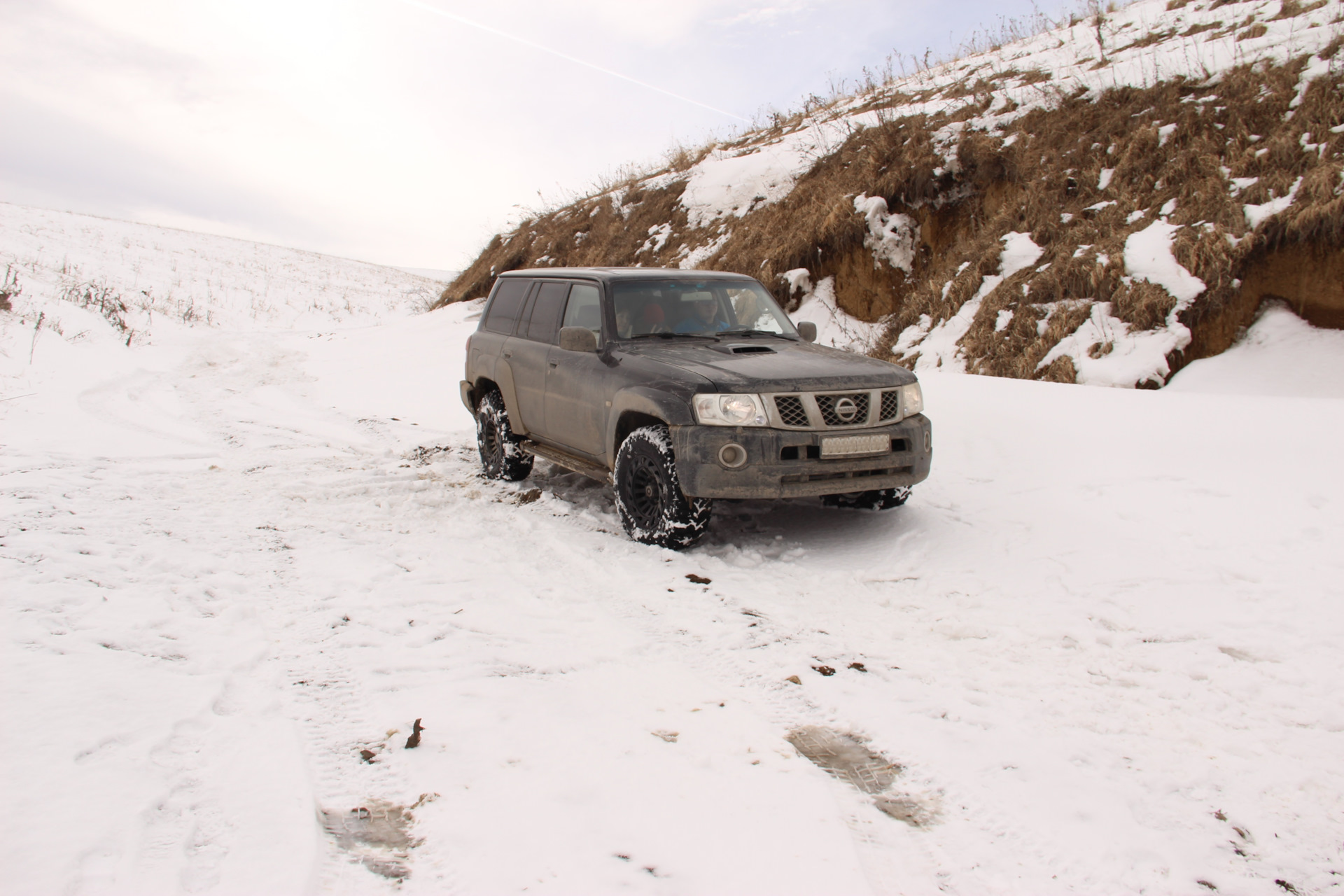 Nissan Patrol 2023. Nissan Patrol y61 2008 г черный зимой. Кавказ зимой. Фото Ниссан в кювете зимой Япония. Новинки кавказа 2023 года