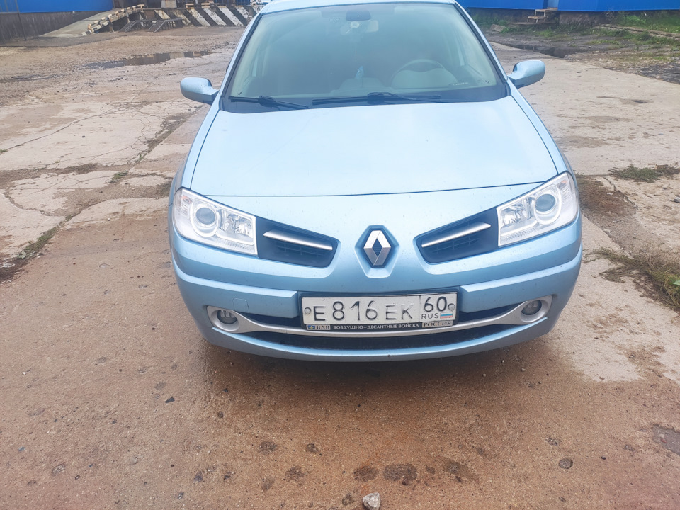300 000. Новые фары, чудит отопитель — Renault Megane II, 1,6 л, 2008 ...