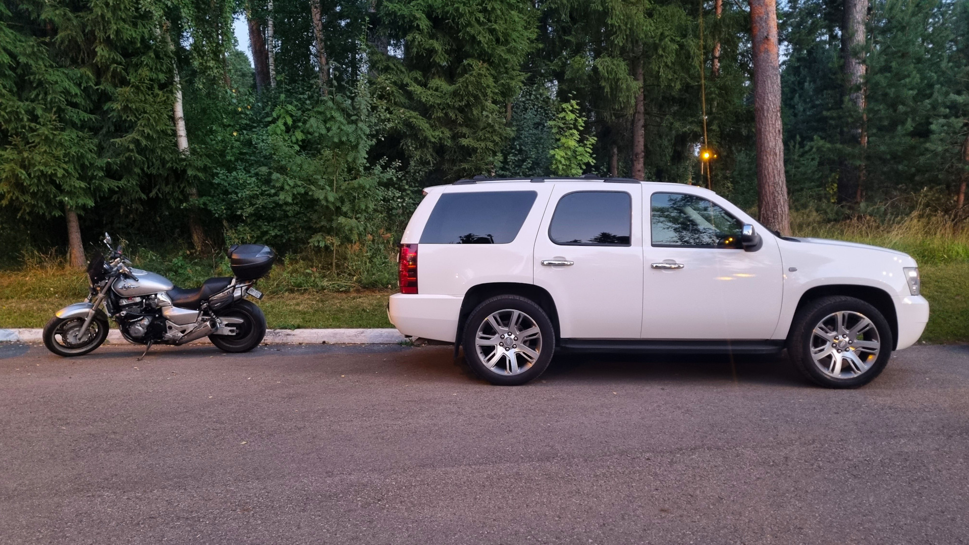 Chevrolet Tahoe III 6at передний вид