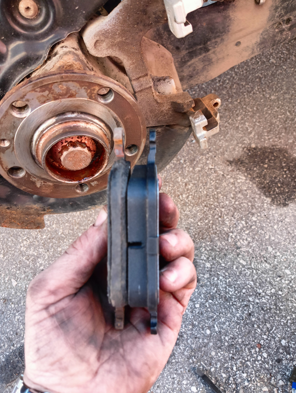 Замена задних колодок со шлифовкой дисков на Тигуане — Volkswagen ...