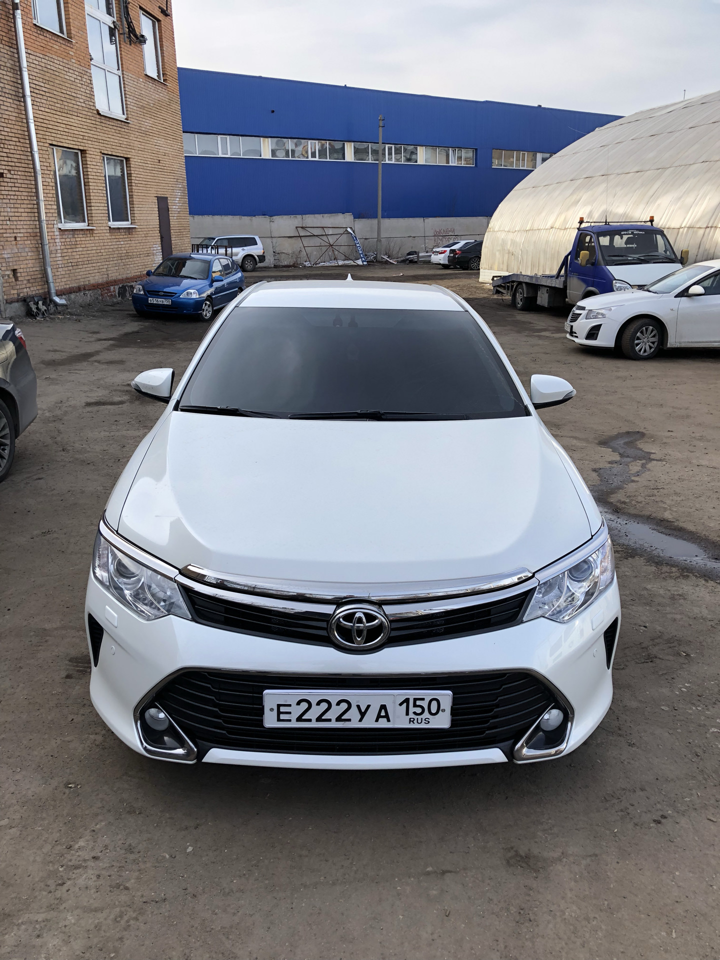 Toyota Camry 55 белый перламутр