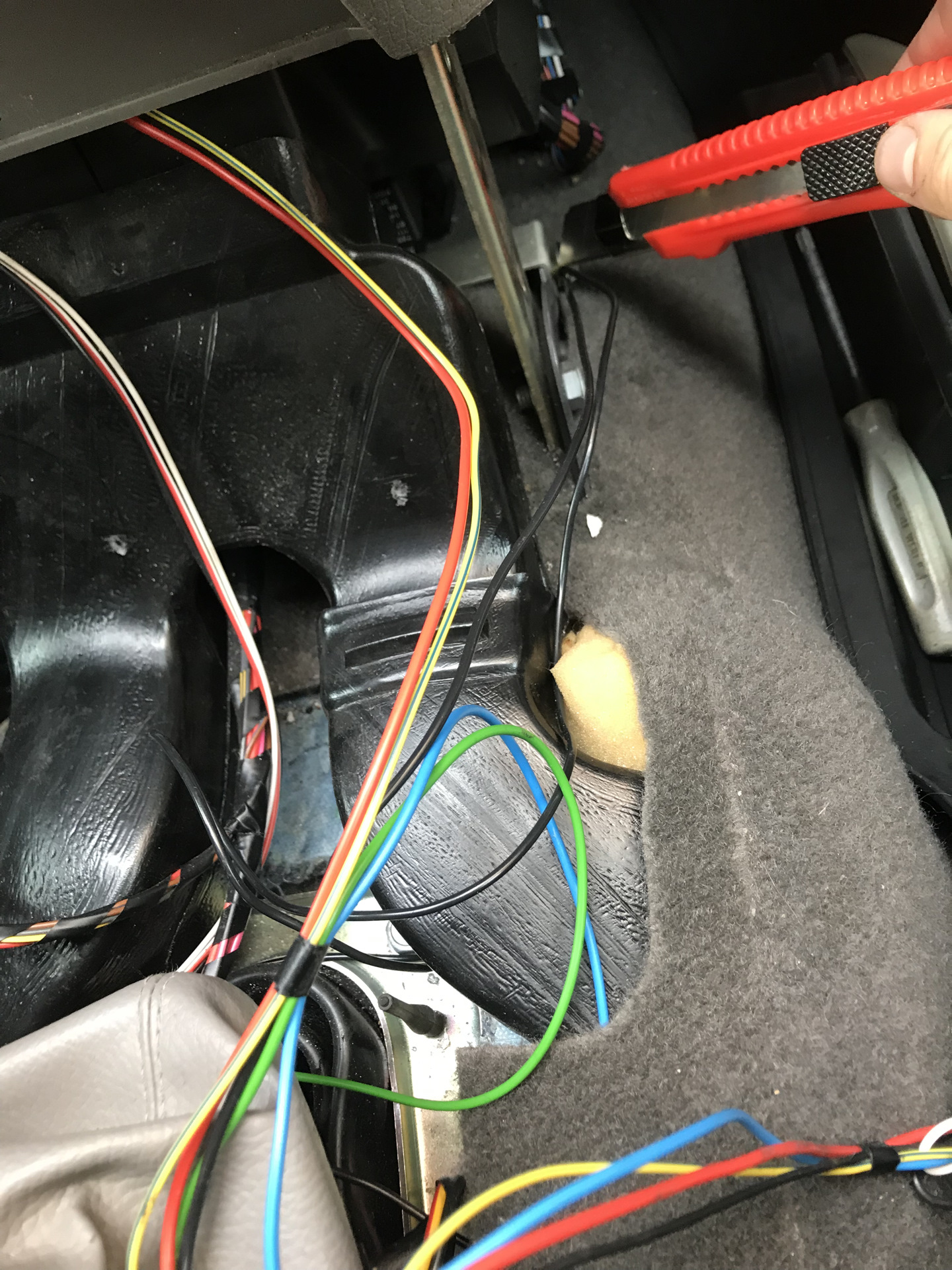 Кнопка подогрева сидений калина 1. Подключение подогрева калина. Подключение подогрева калина. Подключение обогрев зеркал на калину 1. Кнопка подогрева сидений ваз 1118.