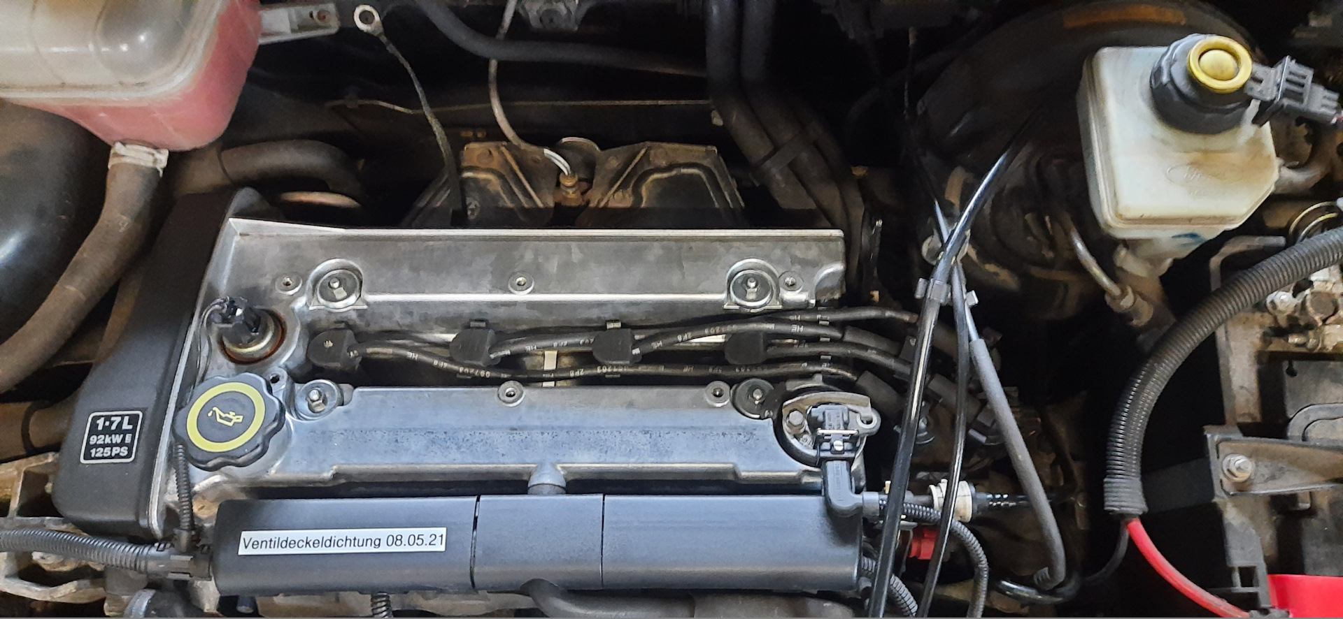 Замена прокладки клапанной крышки — Ford Puma (1G), 1,7 л, 1999 года ...