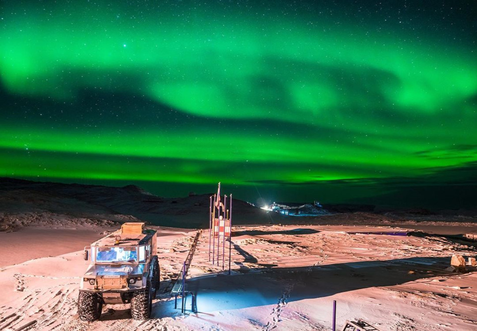 Вездеход "Бурлак" и полярное сияние в Антарктиде — Вездеход Бурлак, 2,8 ...