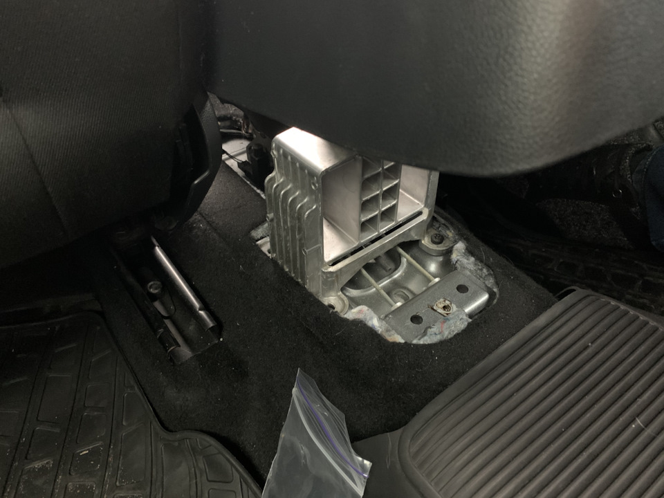 Підлокітник — Skoda Fabia Mk2, 1,4 л, 2012 года | аксессуары | DRIVE2