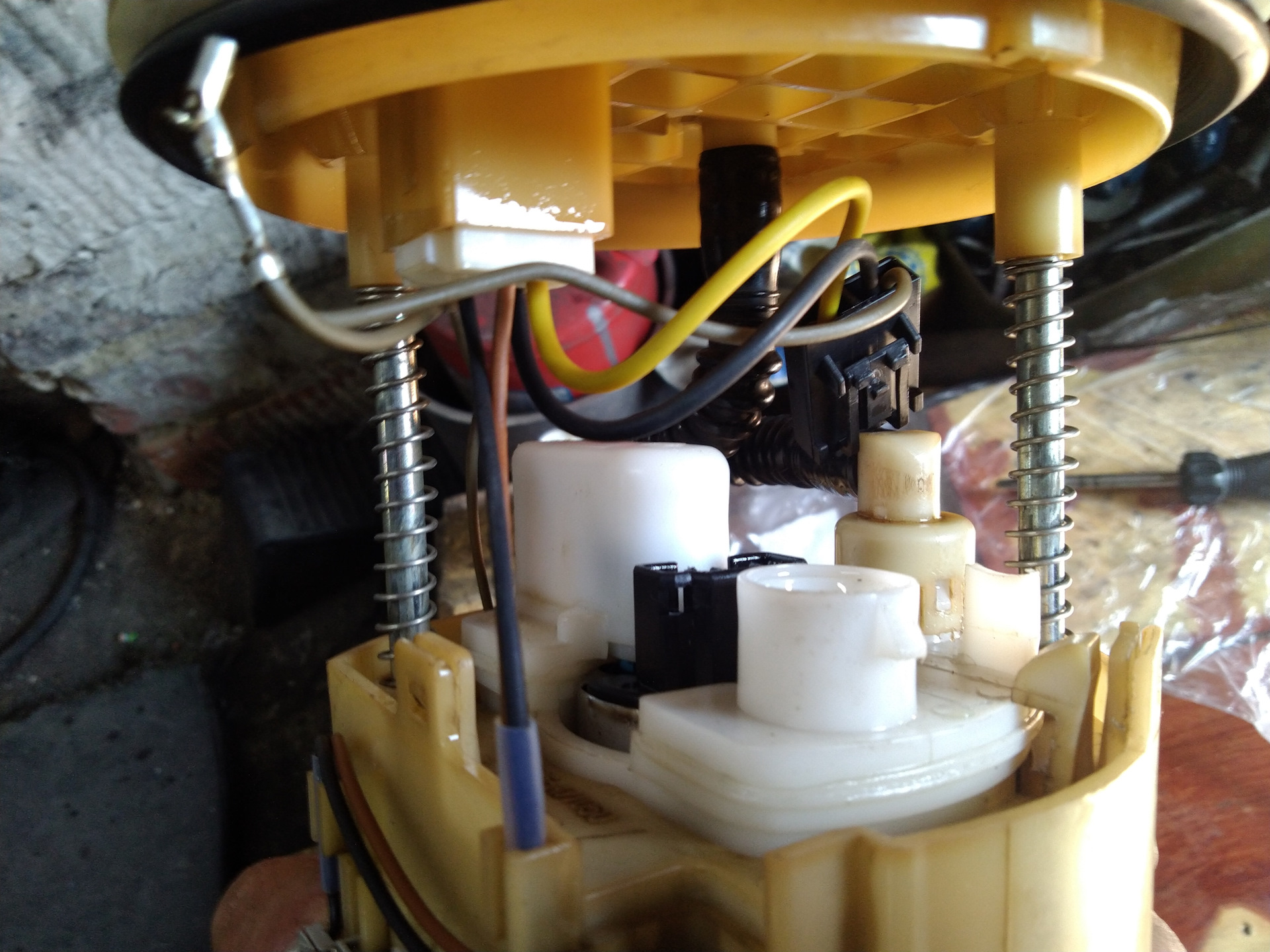 Замена уплотнительных колец бензонасоса. — KIA Ceed SW (1G), 1,6 л ...