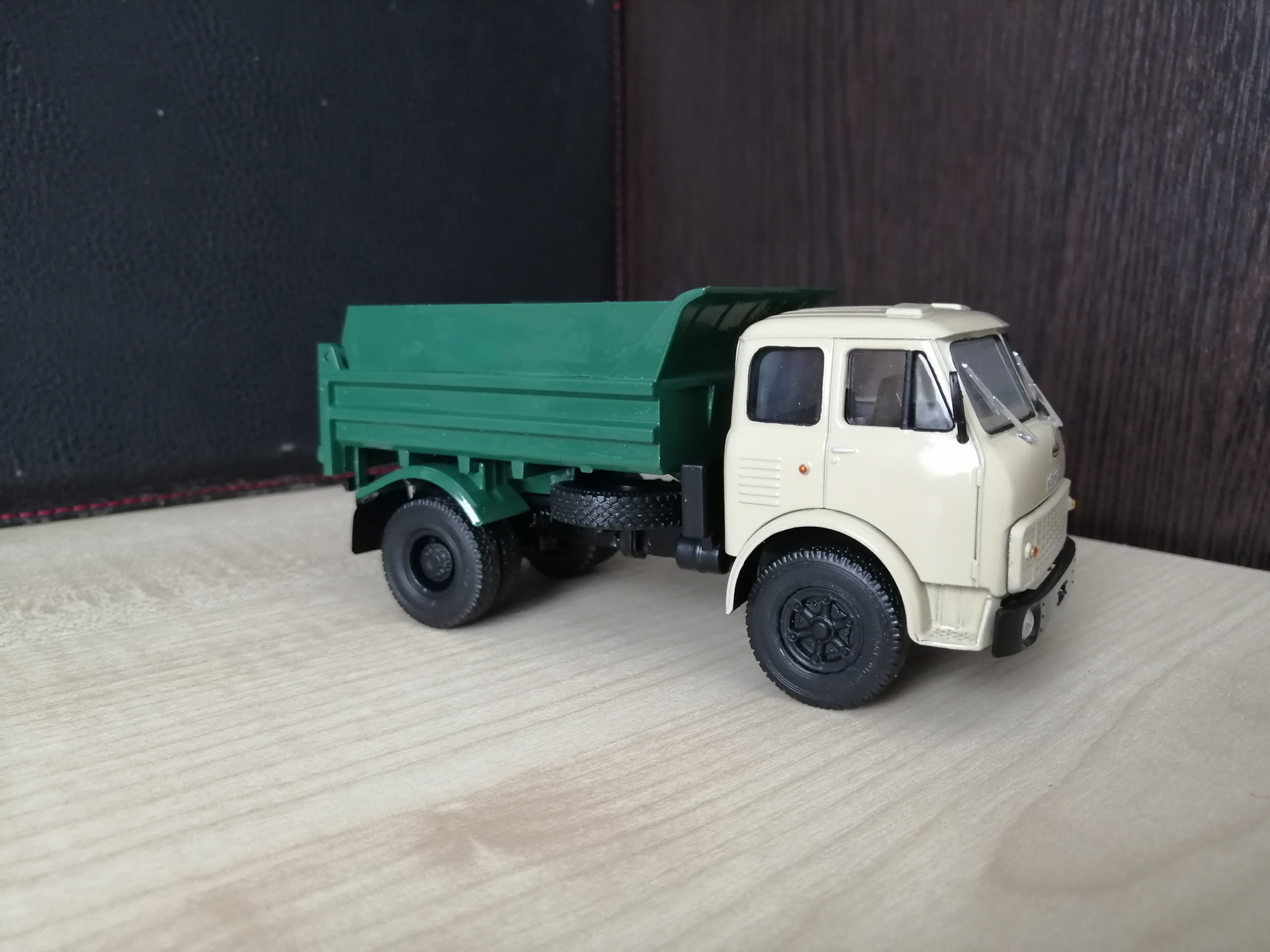 Маз 5549 из бумаги