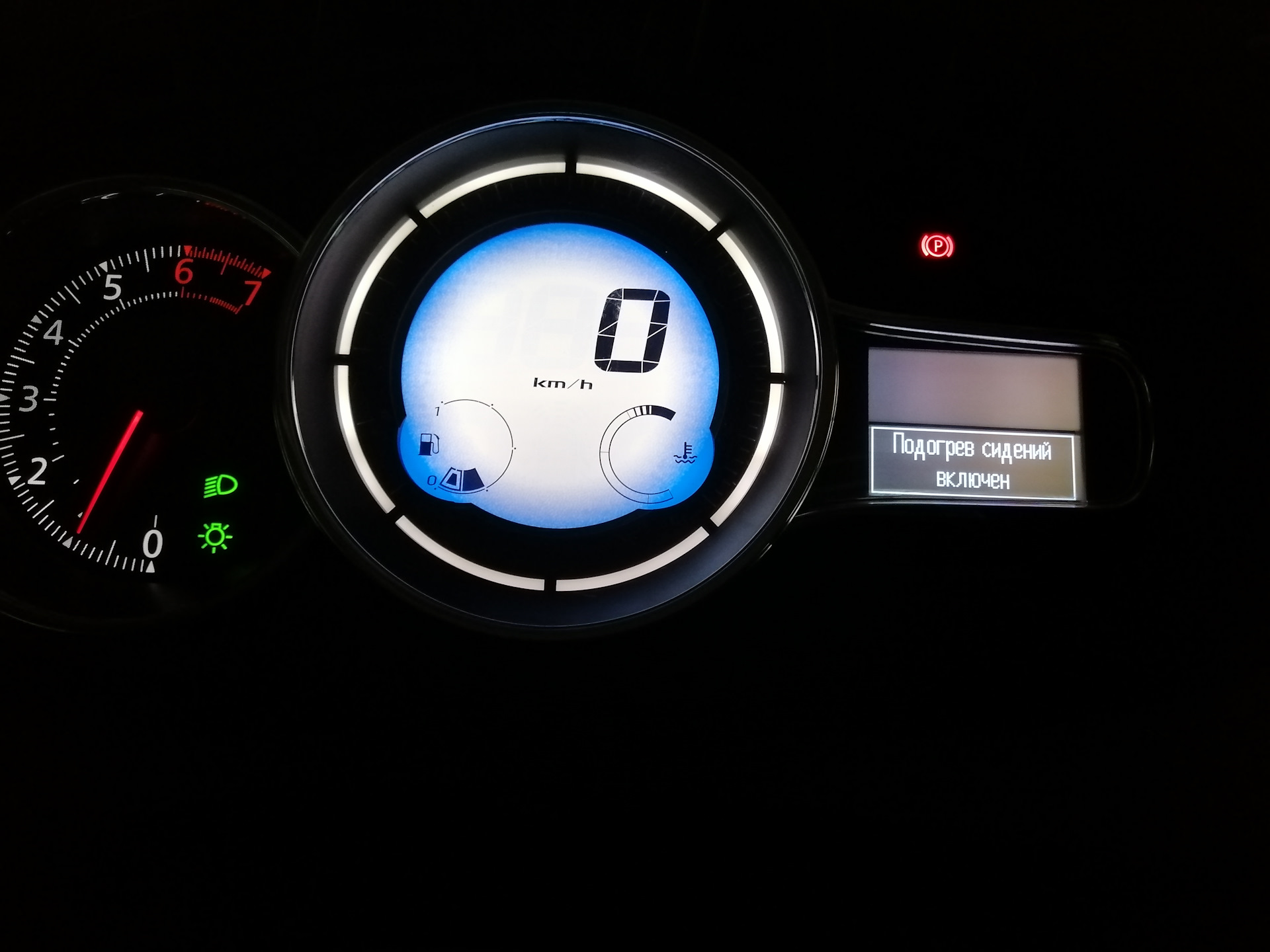 ниссан ноте подогрев сидений. индикация подогрева сидений.