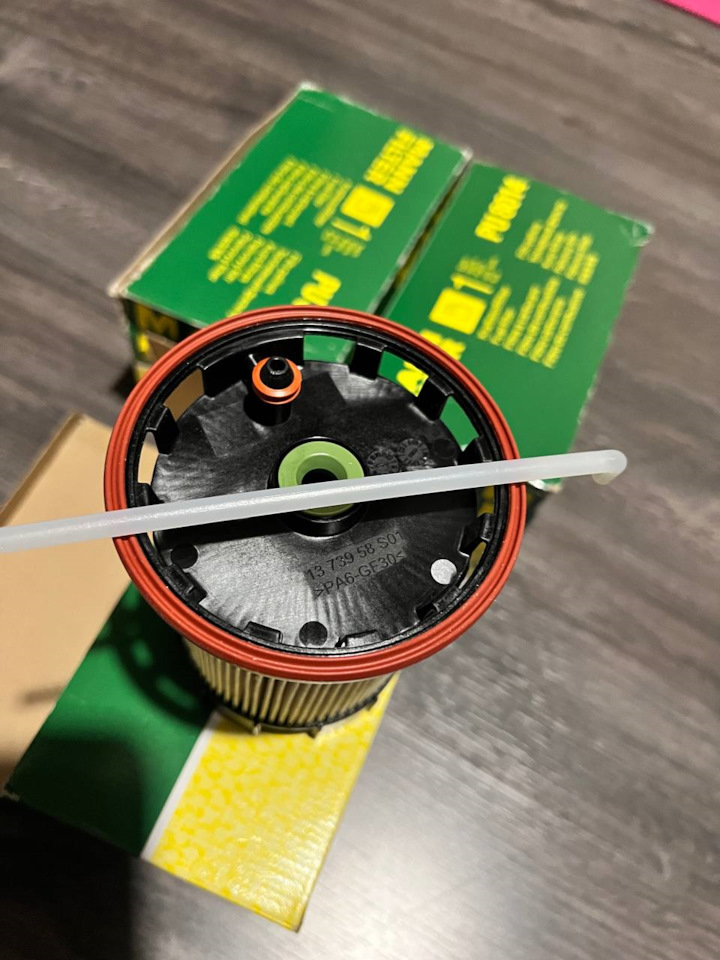 PU8014 Топливный фильтроэлемент без металлических частей MANN FILTER ...