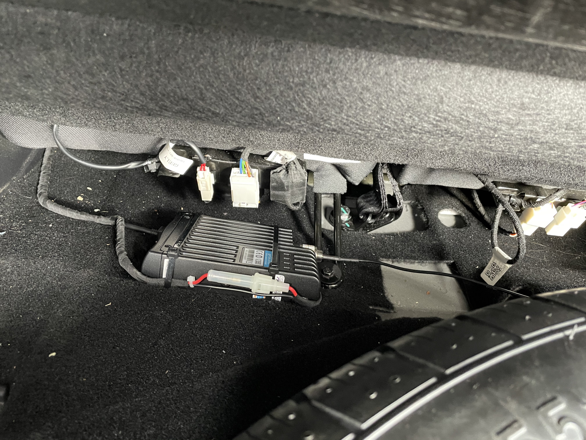 Geely mk блок сигнализации. Canbus для джили атлас. Geely coolray проводка парктроника адаптер. Geely atlas колпачок сигнализации. Диагностический разъем geely coolray.