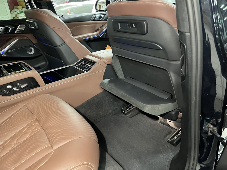 BMW X5 G05 — комфортные задние сидения + оттоманка — BGTWorkshop на DRIVE2