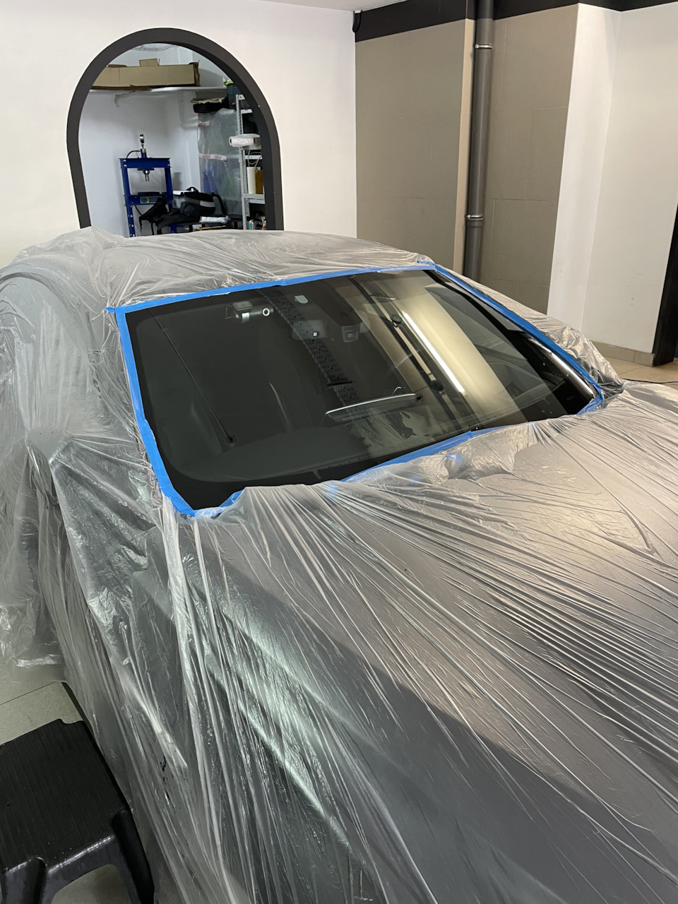 Полировка лобового стекла — BMW 6 series (F13), 3 л, 2013 года | своими ...