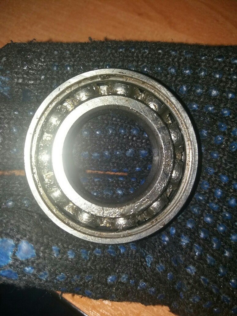 в старом подвесном было много грязи — Mercedes-Benz E-Class (W124)