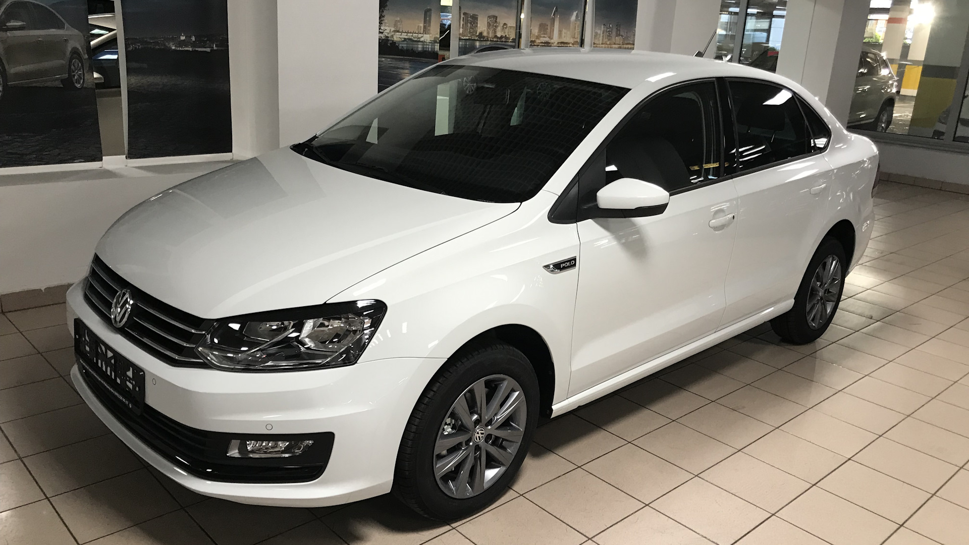 Поло 1.6 110. Volkswagen Polo седан 2019. Фольксваген поло седан 2019 белый. VW Polo 2019 седан. Volkswagen Polo sedan 2019.