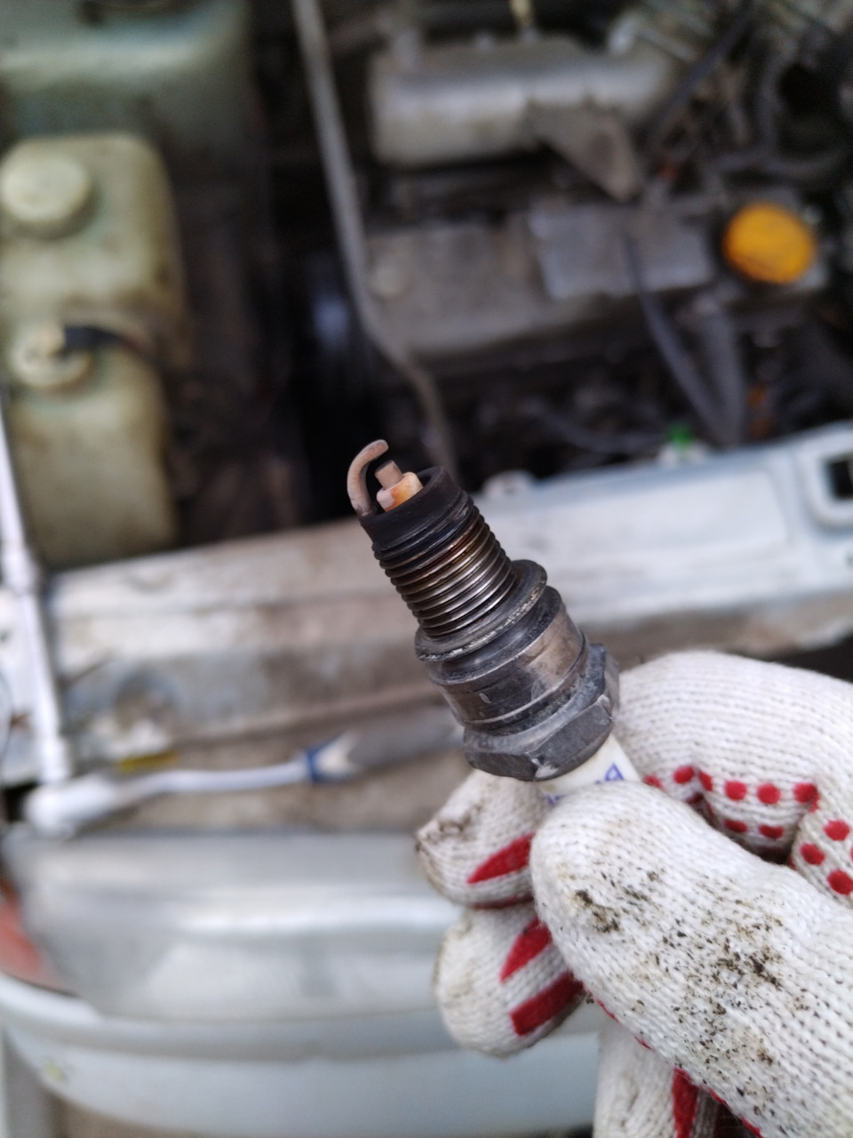 Маслосъёмные колпачки, свечи зажигания — Lada 2114, 1,5 л, 2004 года ...