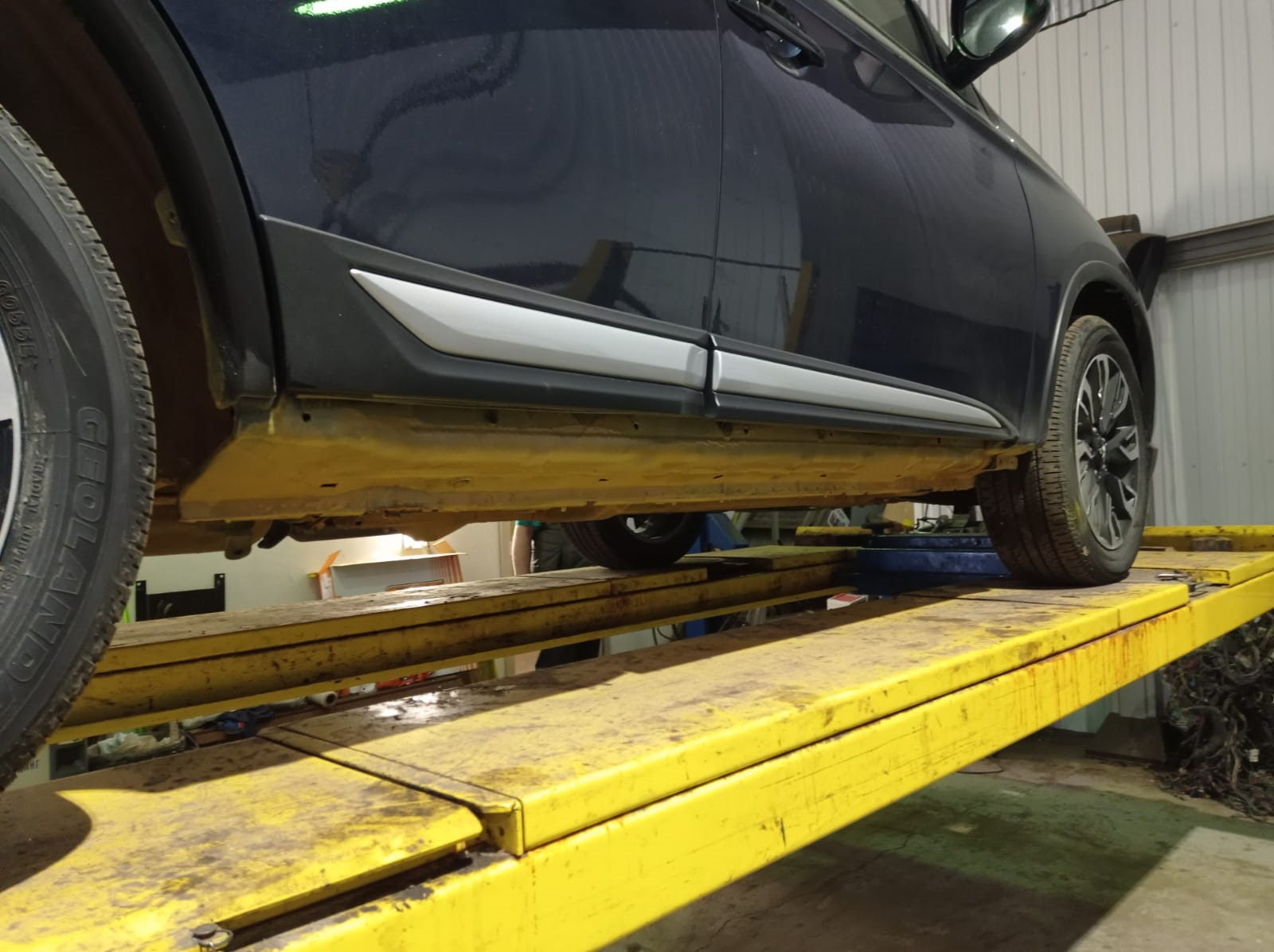 7711821028 напыляемая шумоизоляция. автосервис санкт-петербург. антикор клубный сервис. Renault 7711821028 напыляемая шумоизоляция. автосервис клубный гараж полюстровский 59.