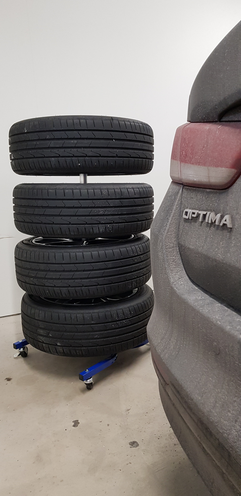 Приспособление для храненя колес — KIA Optima (4G), 1,7 л, 2016 года ...