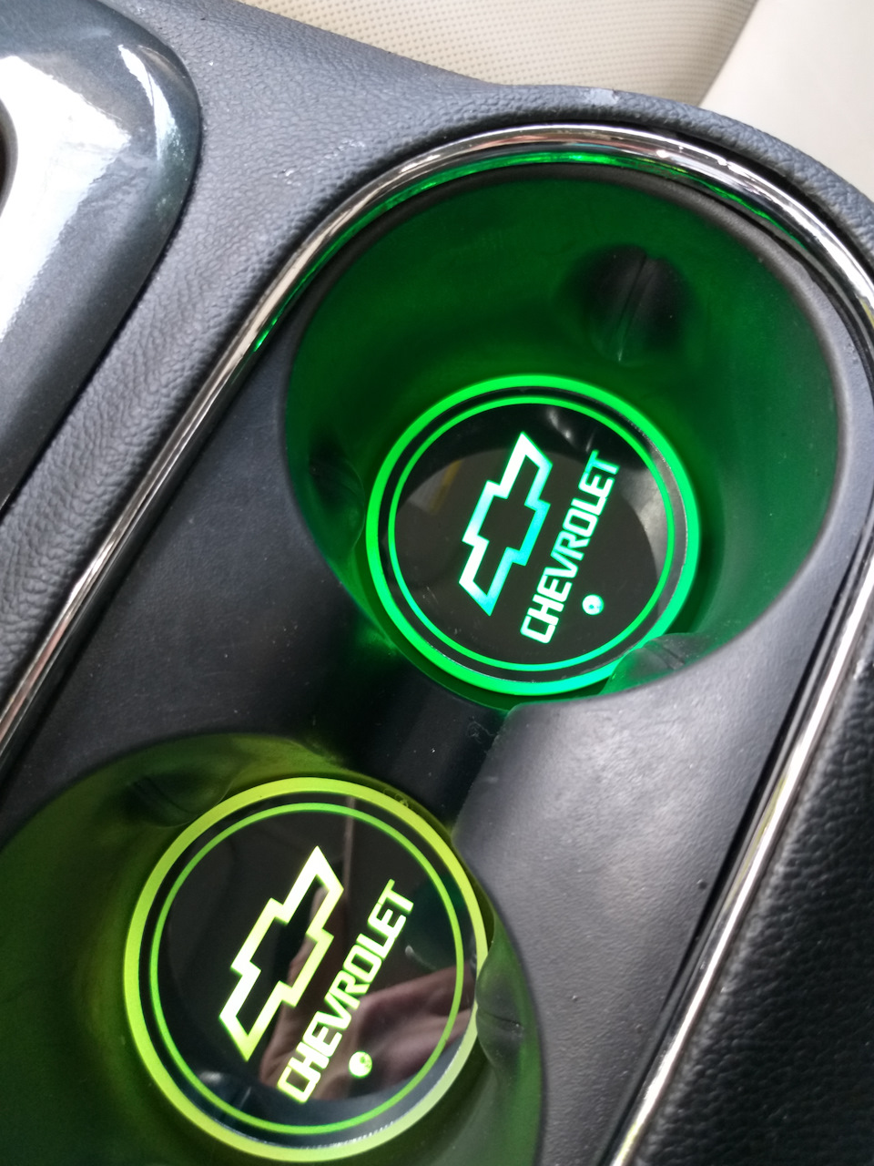 Необычные подстаканники — Chevrolet Volt (1G), 1,4 л, 2012 года