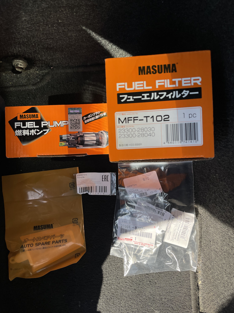 Комплектующие для переборки бензонасоса — Toyota Celica (230). Запчасти на фото: 2323921010, MFFT102, 2330028030, 2330028040, 9030107020, 2322521010