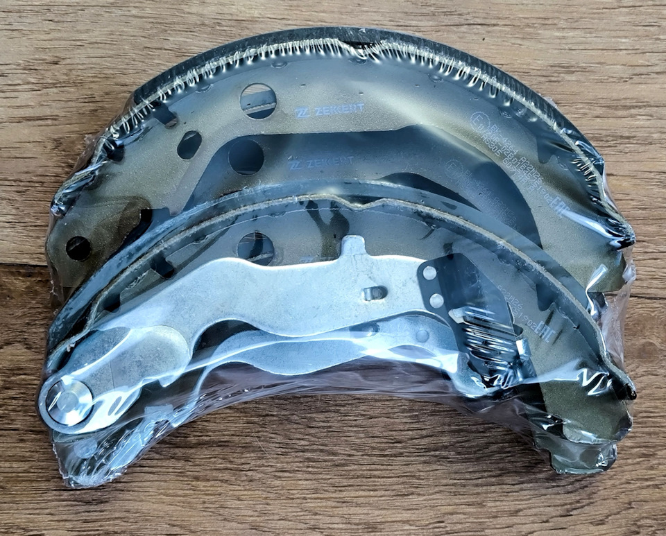 Dotoriページ Задние тормозные колодки для Renault Duster 4WD — Zekkert BK-4264