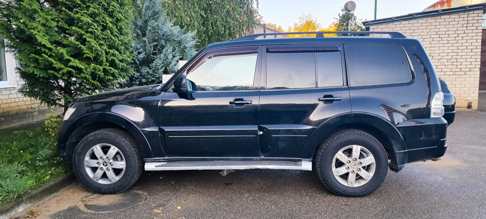впереди Пирелли, сзади Китай — Mitsubishi Pajero (4G)