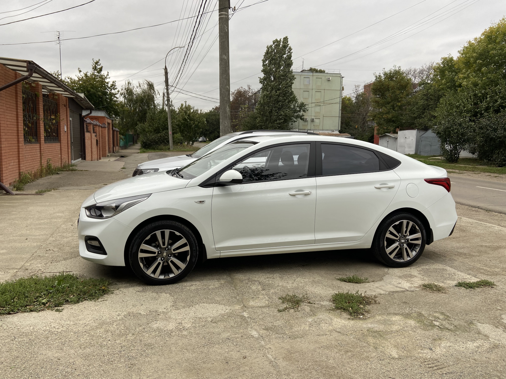 Колёса от Vesta SW cross — Hyundai Solaris (2G), 1,6 л, 2018 года |  колёсные диски | DRIVE2