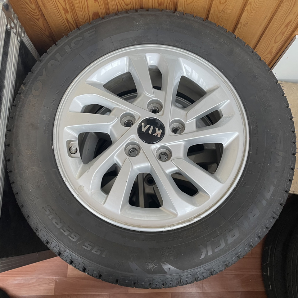 Шины зимние нешипованные 195/65 R15, литые диски Корея 6Jx15 ET46 5x100 на  KIA Cerato (3G), KIA Cerato (4G), Hyundai Elantra (6G), Hyundai Elantra  (7G), KIA K3. Б/у | 30 000 ₽ в городе Чита | DRIVE2