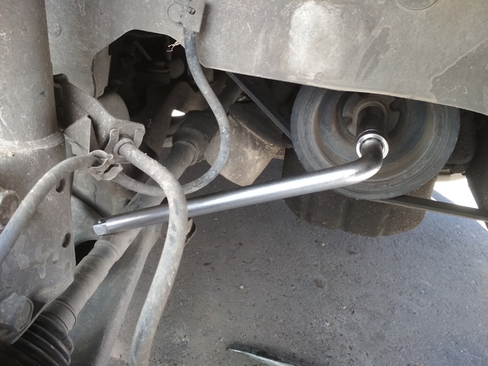 Как открутить шкив коленвала (лайфхак))) — Mitsubishi Dingo, 1,5 л ...