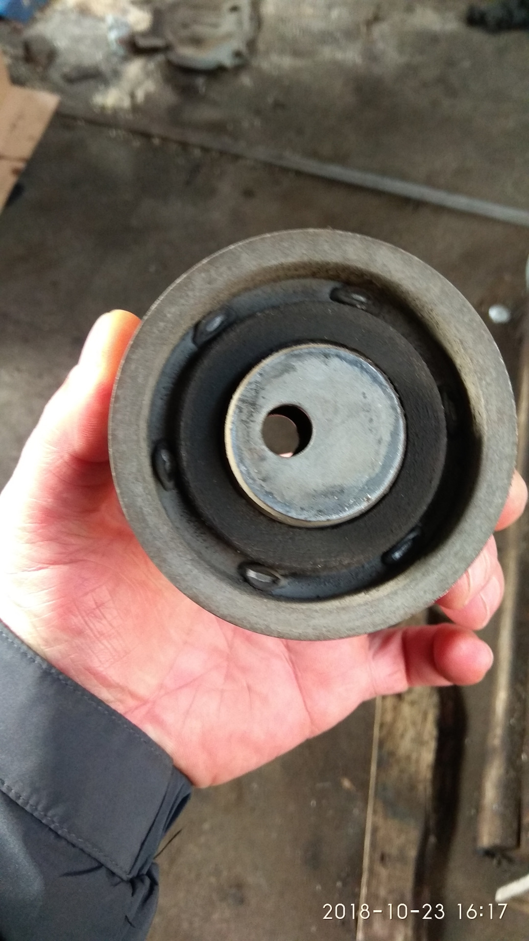 Замена ролика натяжителя ремня грм — Volkswagen Golf Mk3, 1,8 л, 1994 ...