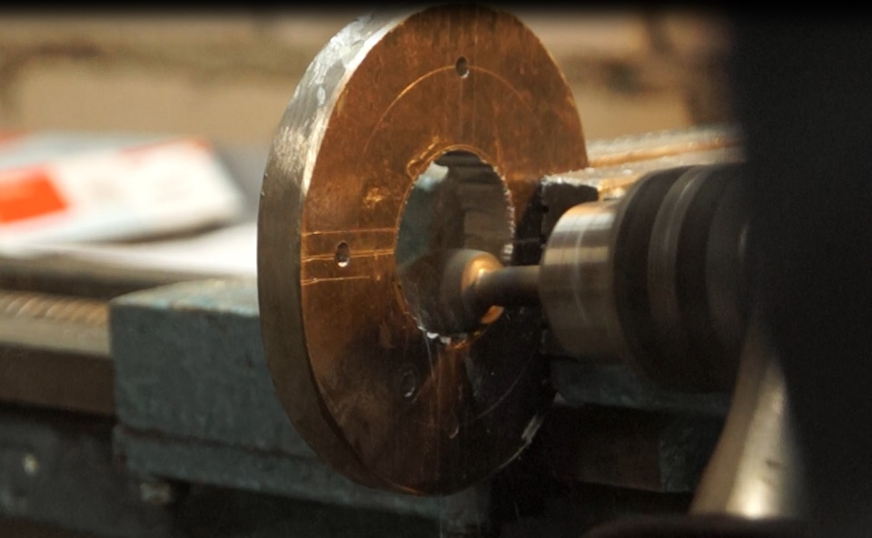 UoAAAgKh 2A 960 Как открутить шкив коленвала т40