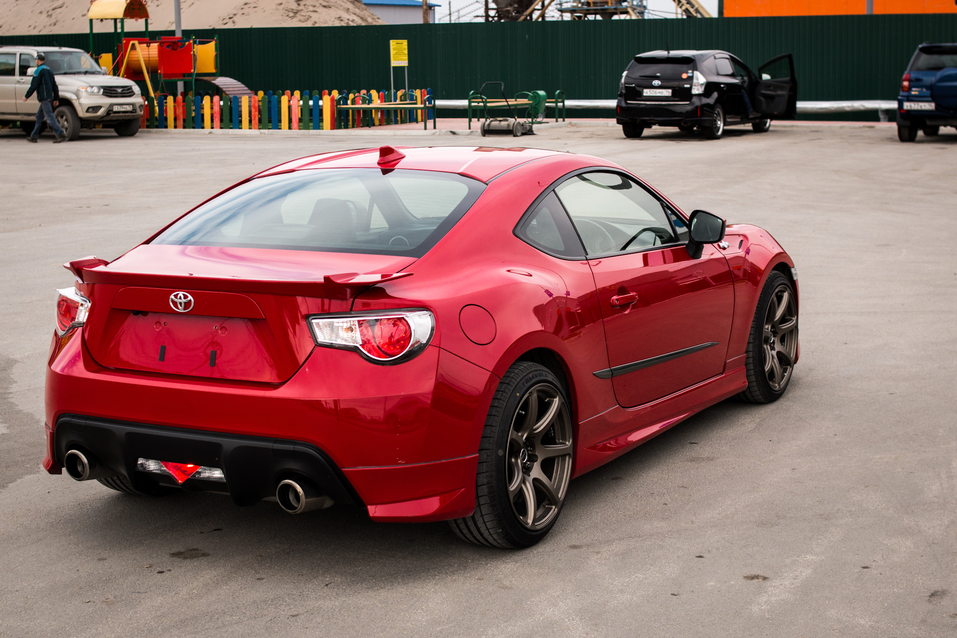 Toyota gt86 красная