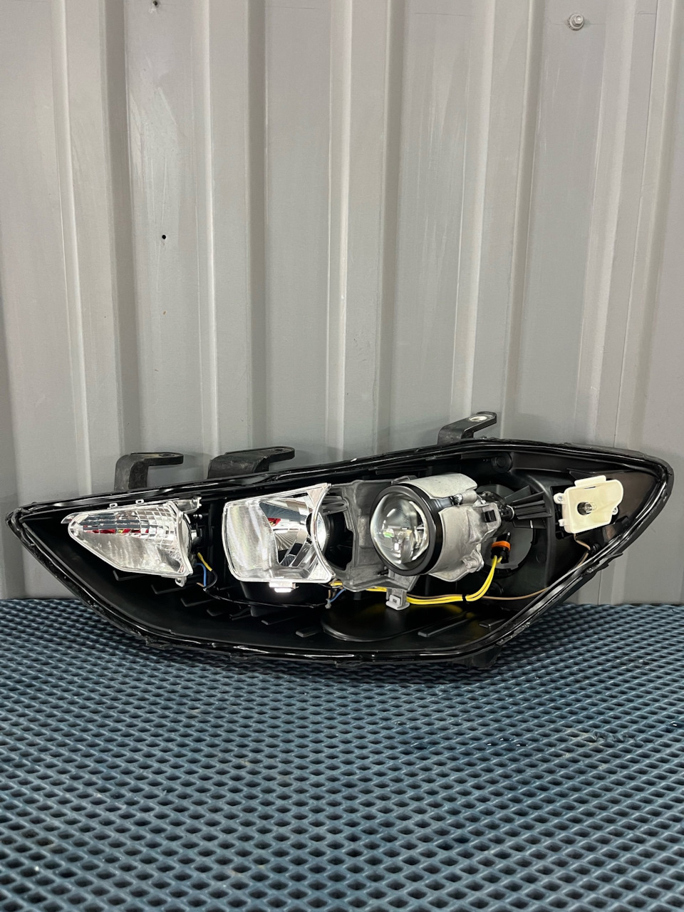 Hyundai Elantra Устранение запотевания фары — Global LED на DRIVE2