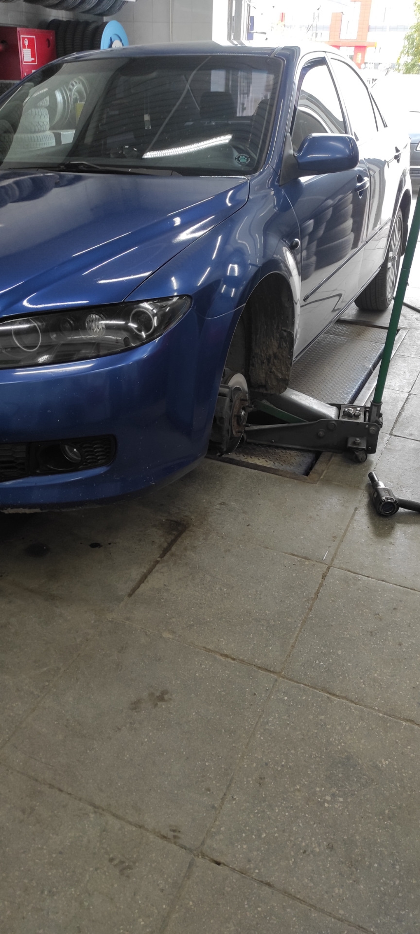 Прокол, саморез, или резина гов#но? Нет! Спускает колесо, решение ...