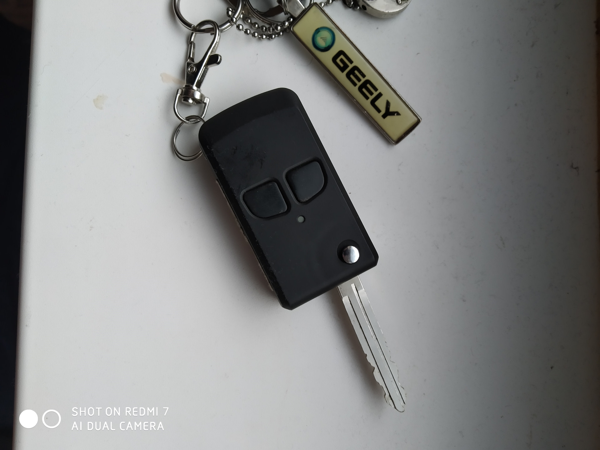 Geely mk сигнализация. Сигнализация geely. джили мк брелок сигнализации. брелок сигнализации geely mk. имитация сигнализации для дачи.