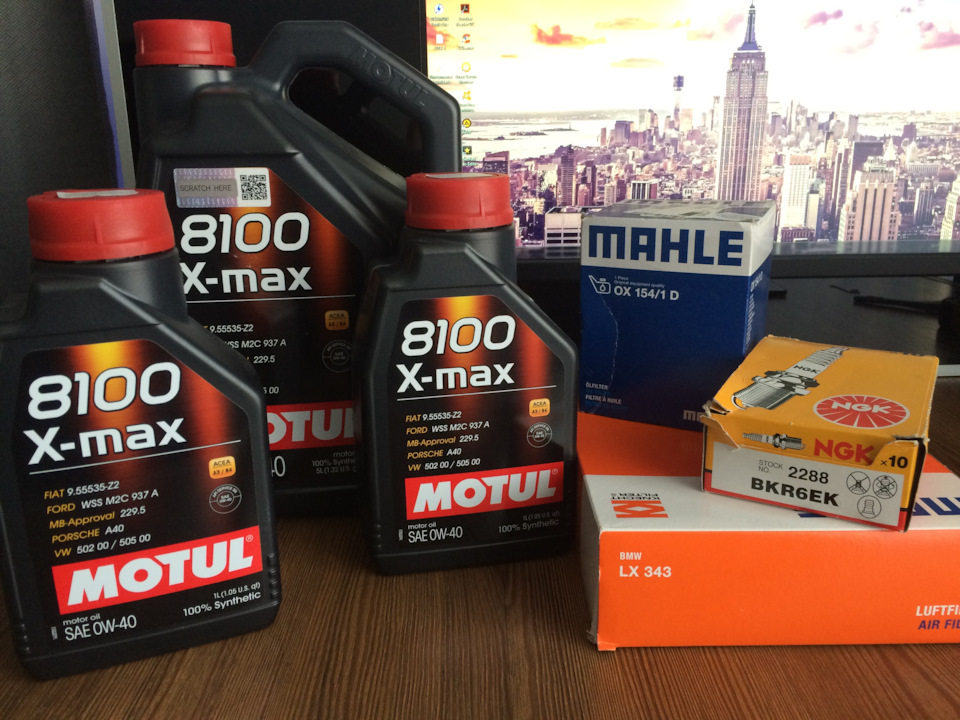 замена масла Масло MOTUL 8100 X-max 0W-40 и свечей NGK BKR 6EK — BMW 5 ...