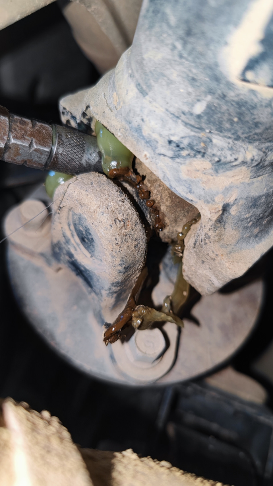 Замена масла ГУР+ шприцевание кардана — Mitsubishi Pajero (4G), 3,5 л ...