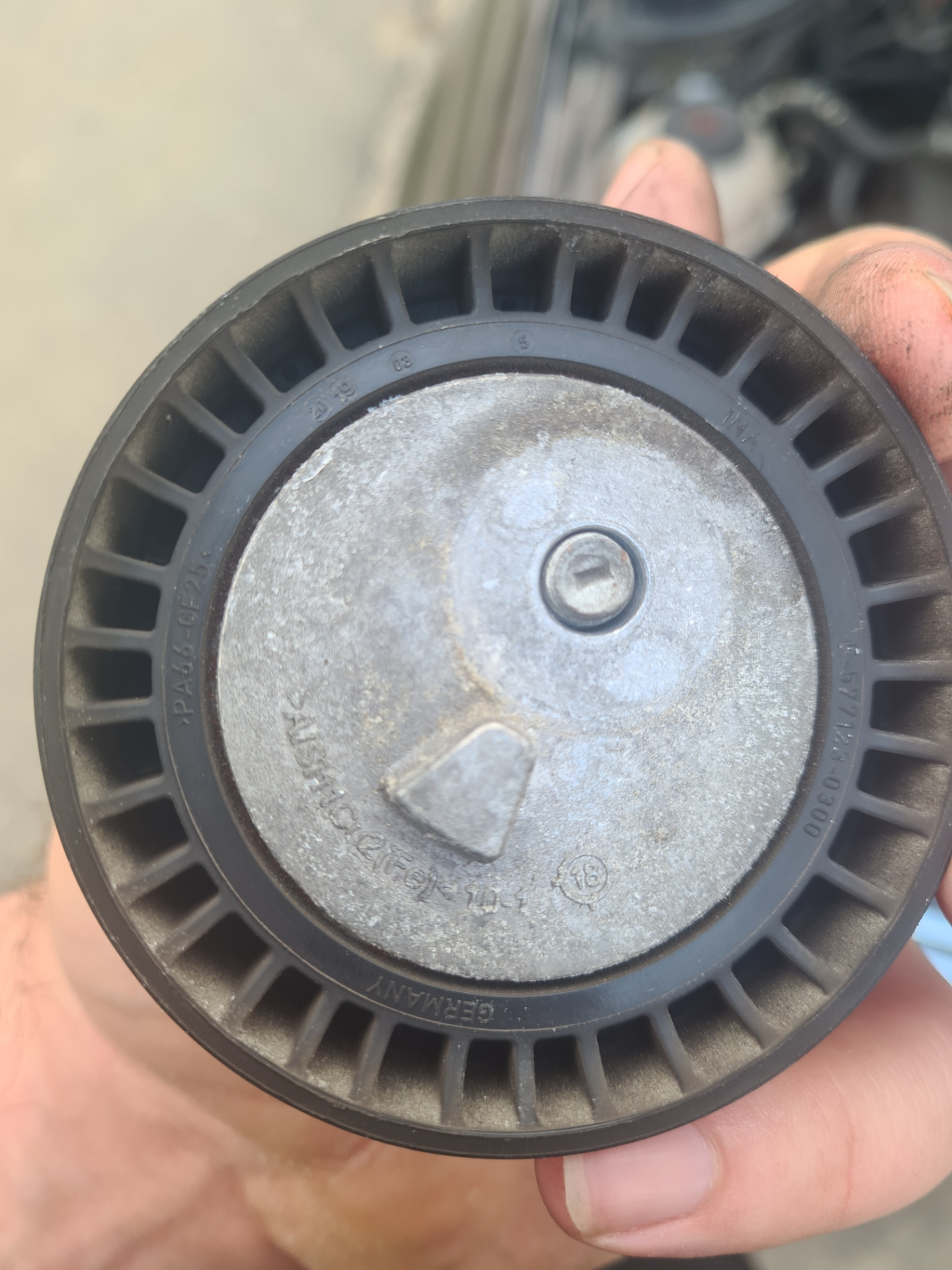 Поменял ремень генератора и смазал натяжной ролик — Volkswagen Polo ...