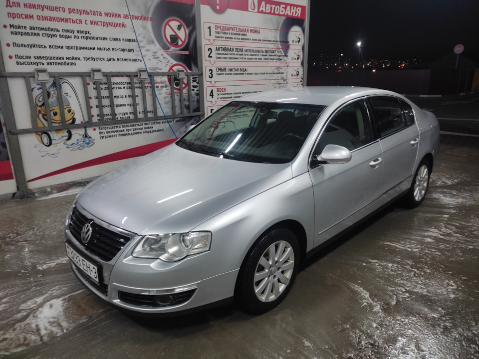 Нижняя петля водительской двери. Пассат Б6. — Volkswagen Passat B6, 1,9 ...