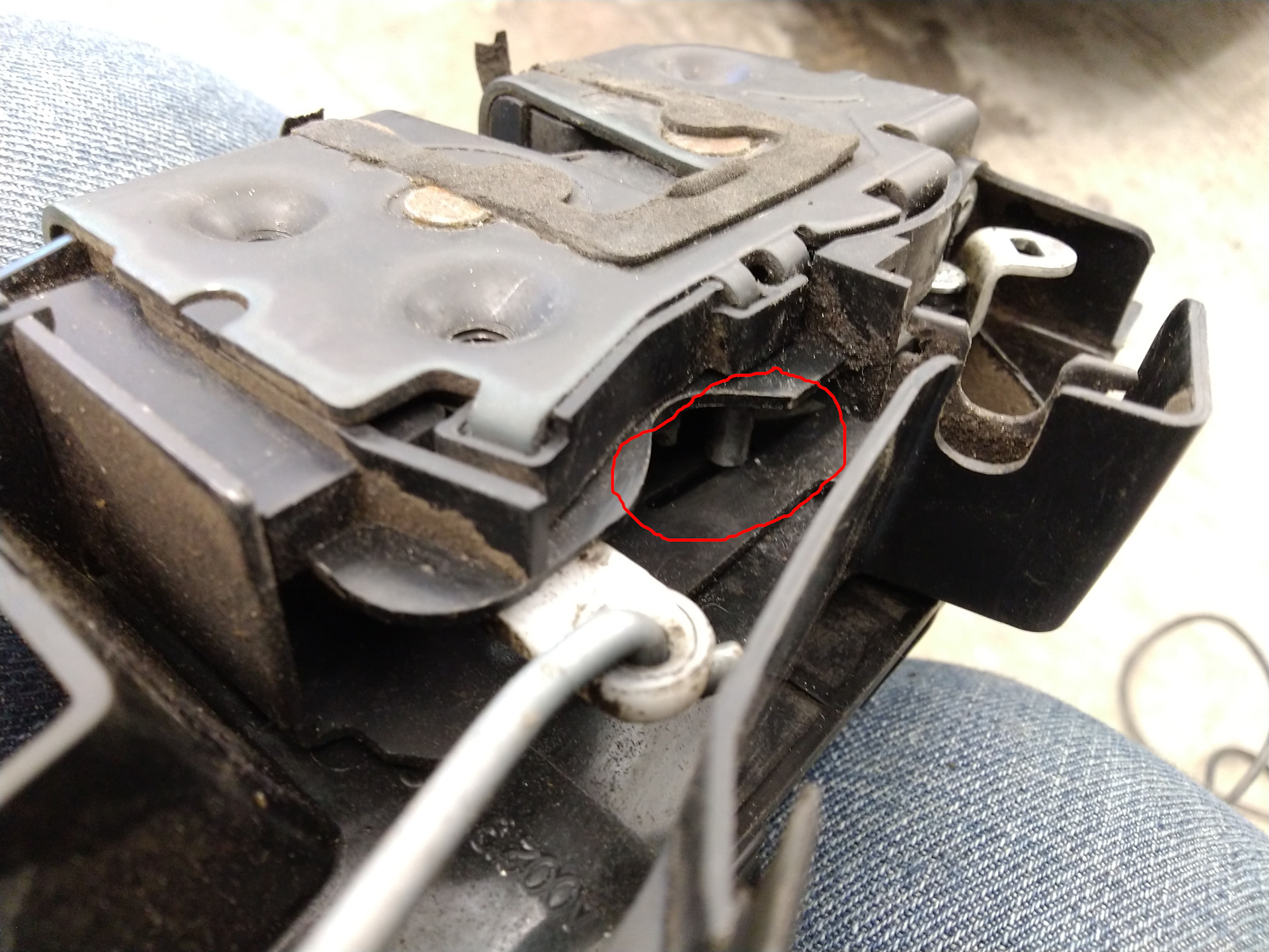 Замок водительской двери — Happy End! — Ford Focus Hatchback II, 1,6 л ...