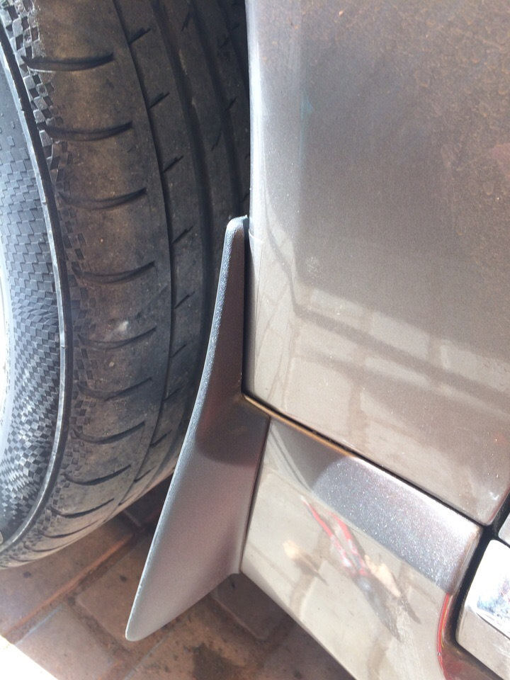 Установка оригинальных брызговиков — Volvo S80 (2G), 2,5 л, 2012 года ...