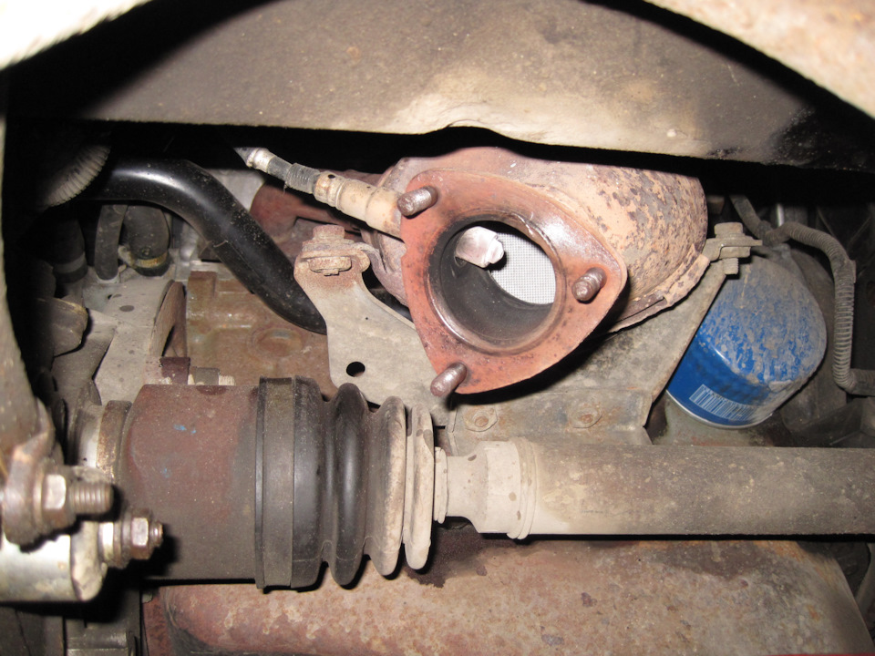 Замена резонатора (средняя часть) и основного глушителя (задняя часть ...