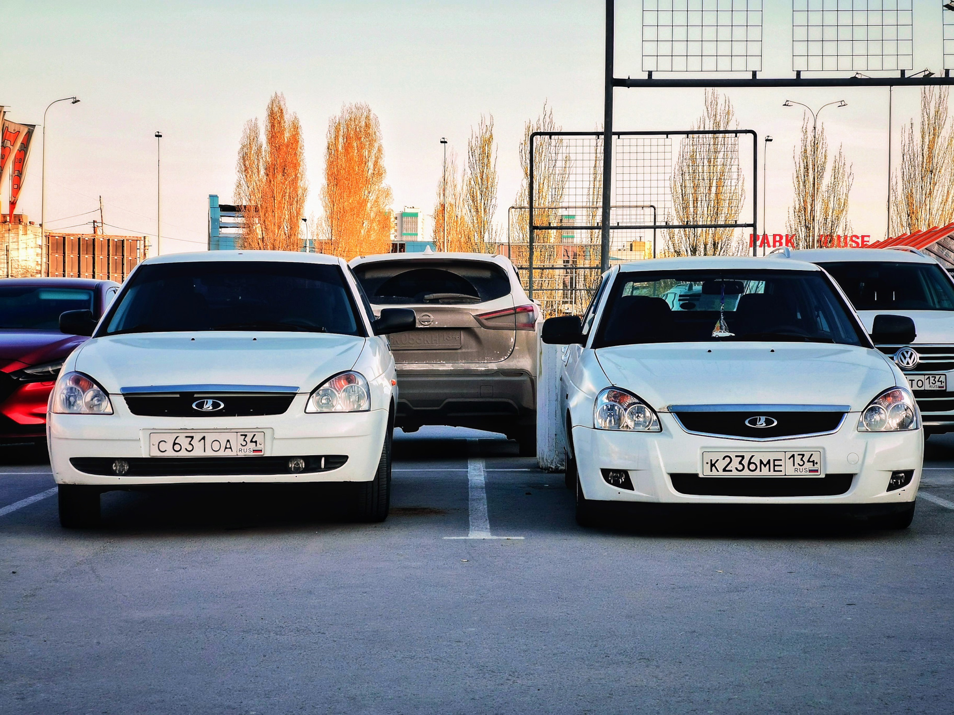 Двое из ларца, одинаковых с лица — Lada Приора хэтчбек, 1,6 л, 2009 ...