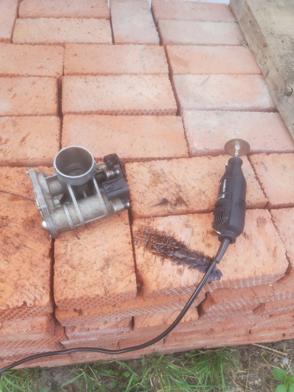 чистка датчика положения дроссельной заслонки — Lada Гранта, 1,6 л ...