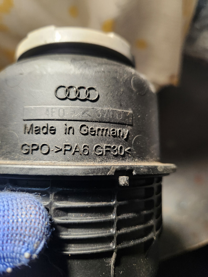 Бачок жидкости гур (расширительный) б\у 4F0 422 37 на Audi A4 Avant (B8 ...