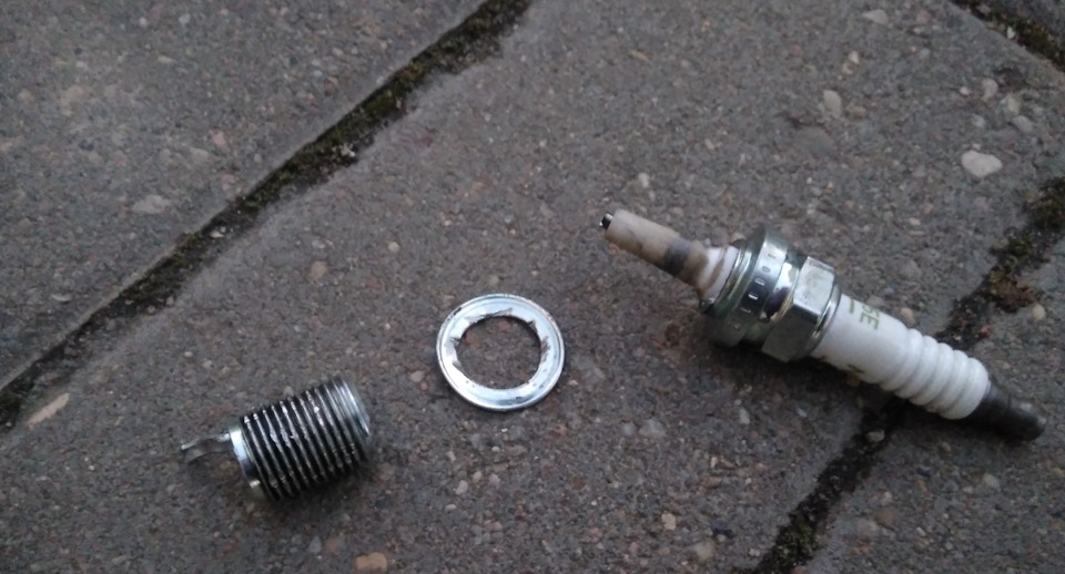 Обломалась свеча зажигания — Nissan Primera (P10), 1,6 л, 1993 года ...
