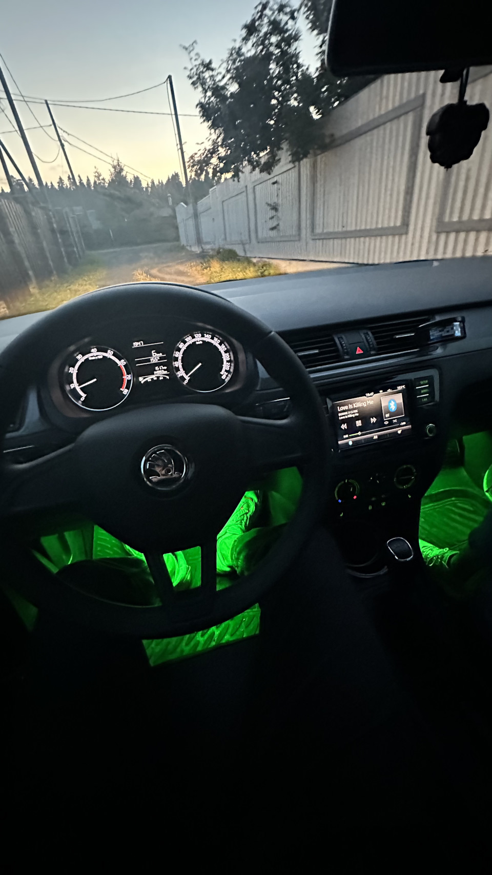 Подсветка ног — Skoda Rapid (1G), 1,6 л, 2019 года | аксессуары | DRIVE2