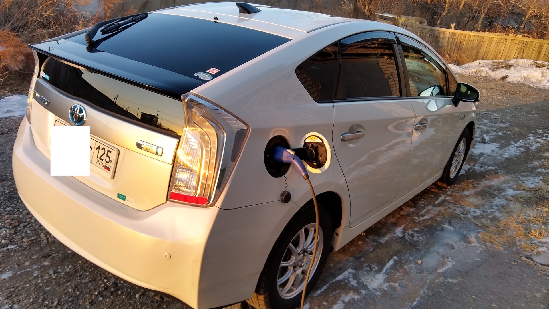 Toyota Prius Plug-in Hybrid (1G) 1.8 гибридный (Plug-in) 2012 | Комп-ция  Leather Package на DRIVE2