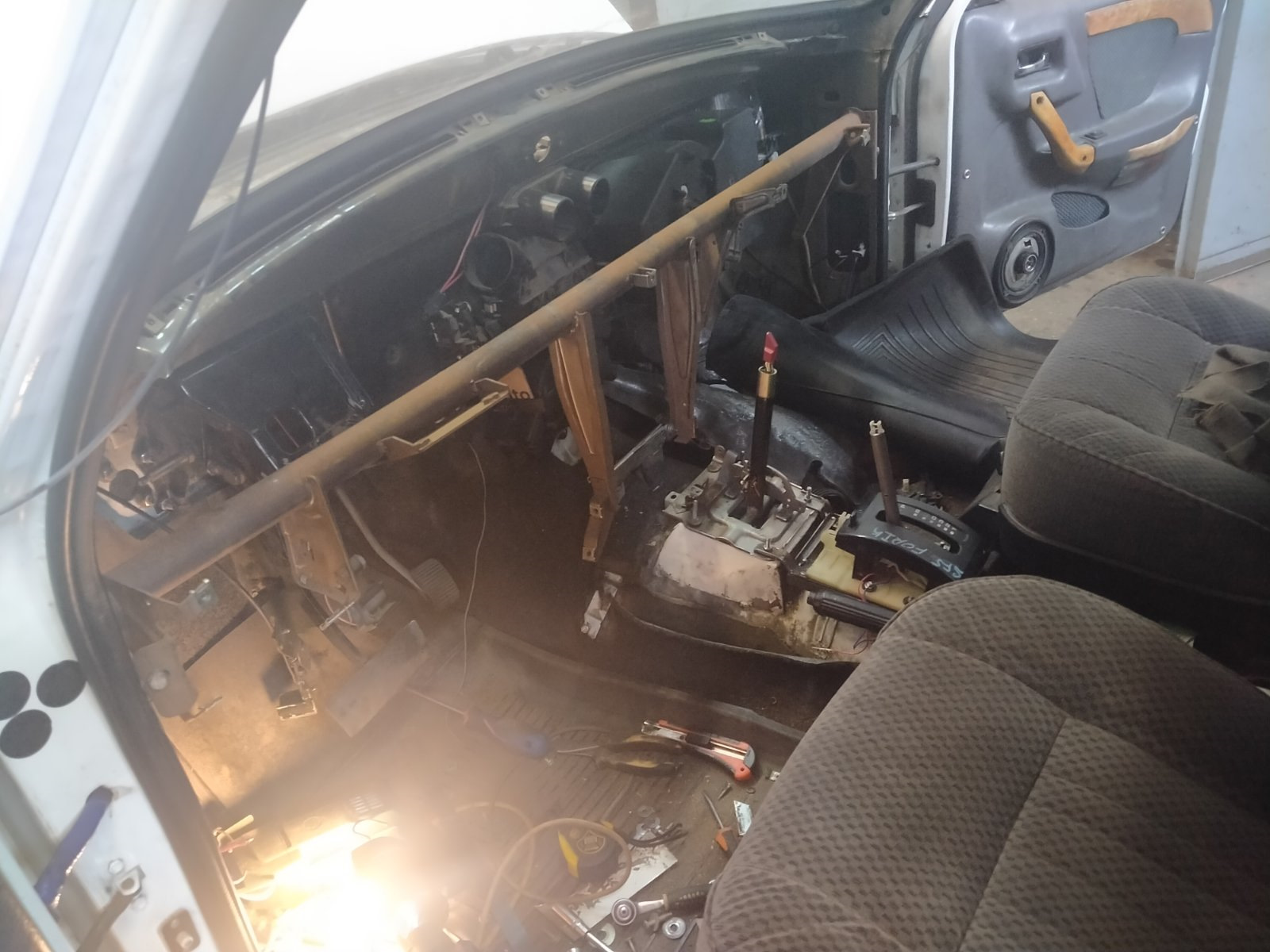 Установка европанели. Перенос селектора АКПП — ГАЗ 3102, 2,7 л, 2000 ...