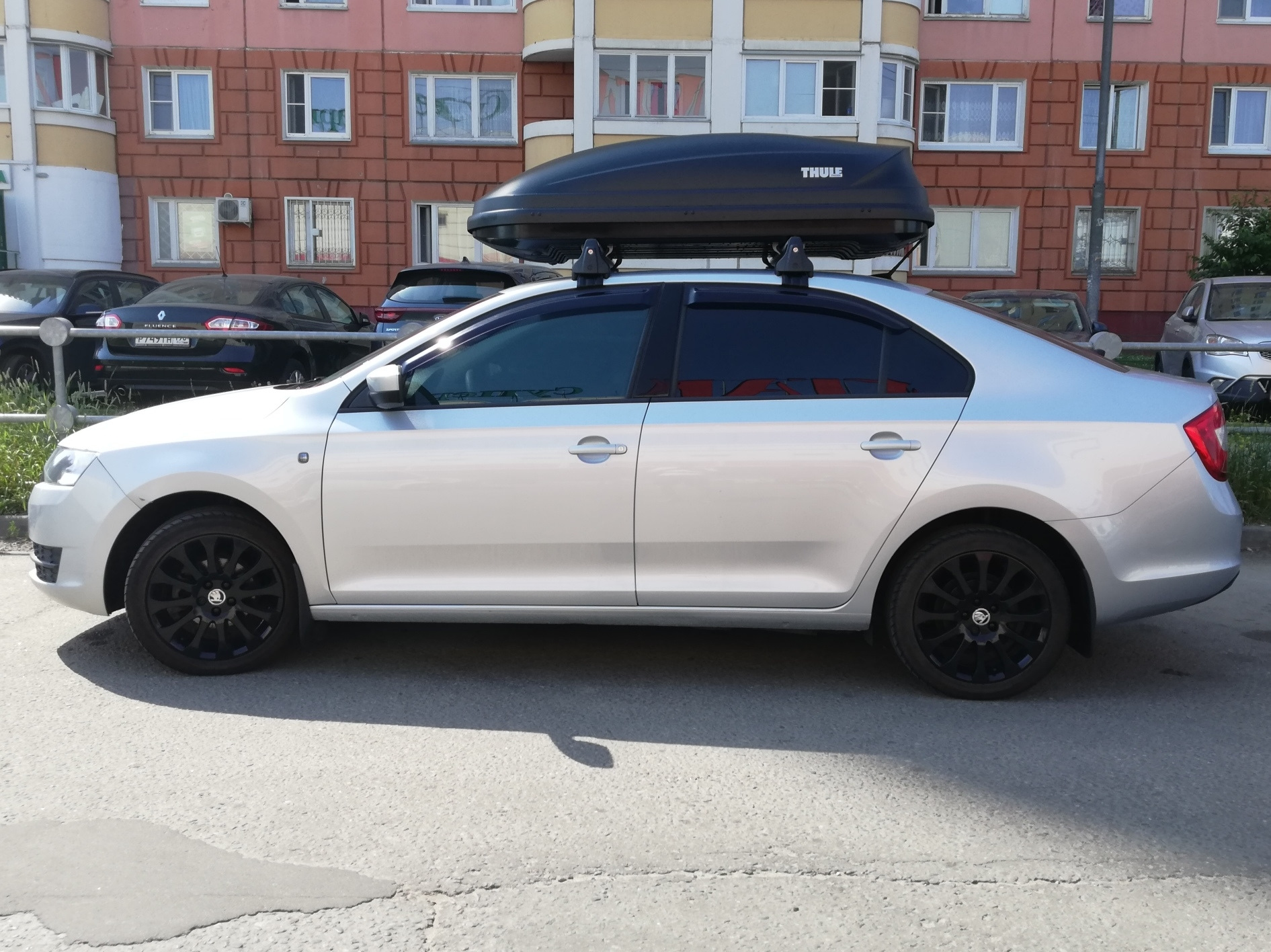 Thule Pacific 200 Ford Focus. Thule Skoda Rapid. Thule Pacific 200 серый матовый.